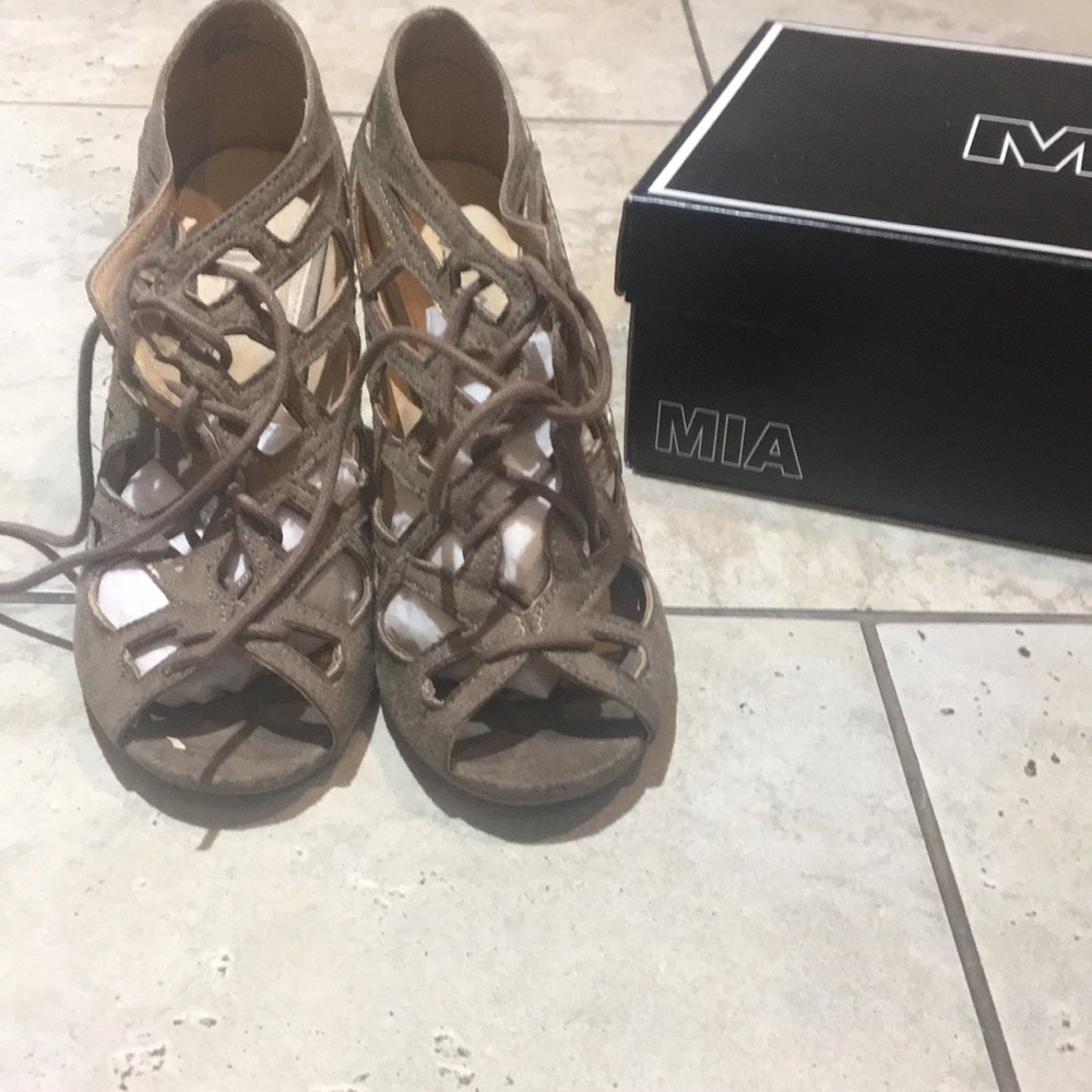 lace up wedges